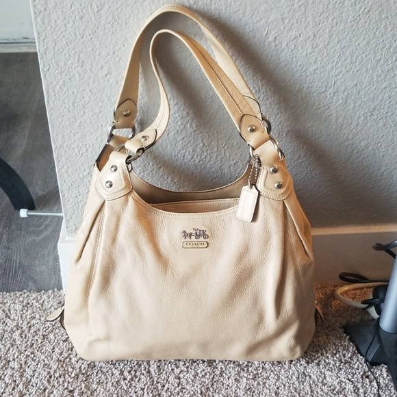 Coach Handbags - *Final Price Drop!* Coach Madison Maggie Bag